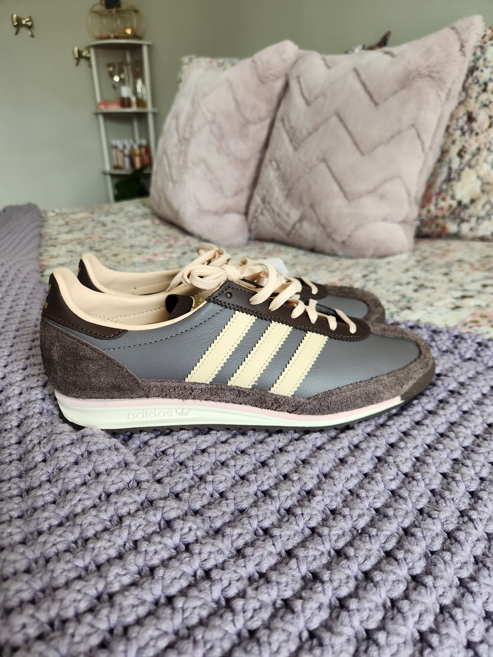 Sz 9.5 Women's Adidas Sneakers